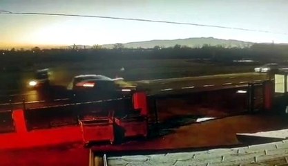 Son dakika... Yakını gözü önünde kaza yapınca şoka girdi... O anlar kamerada