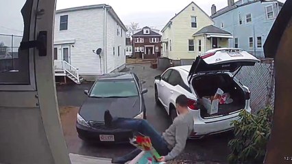'Ring camera catches Everett man's PAINFUL start to Christmas morning'