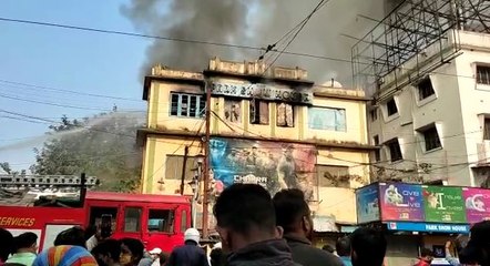 ষড়যন্ত্র করে সিনেমা হলে আগুন লাগানোর অভিযোগ হল মালিকের | Oneindia Bengali