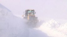 2 bin 500 rakımda 5 metreyi bulan karla mücadele sürüyor
