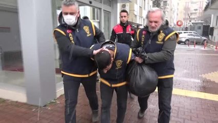Sokak ortasında eşini öldüren zanlı adliyeye sevk edildi