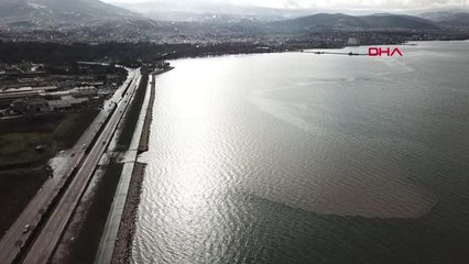 İZMİT KÖRFEZİ'NE ÇAMUR AKTI