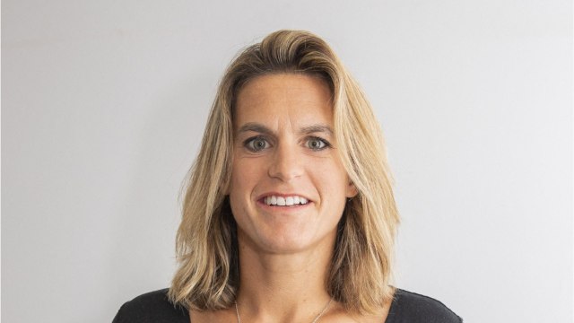 GALA VIDEO – Amélie Mauresmo maman active : elle s’offre une journée tennis avec ses enfants