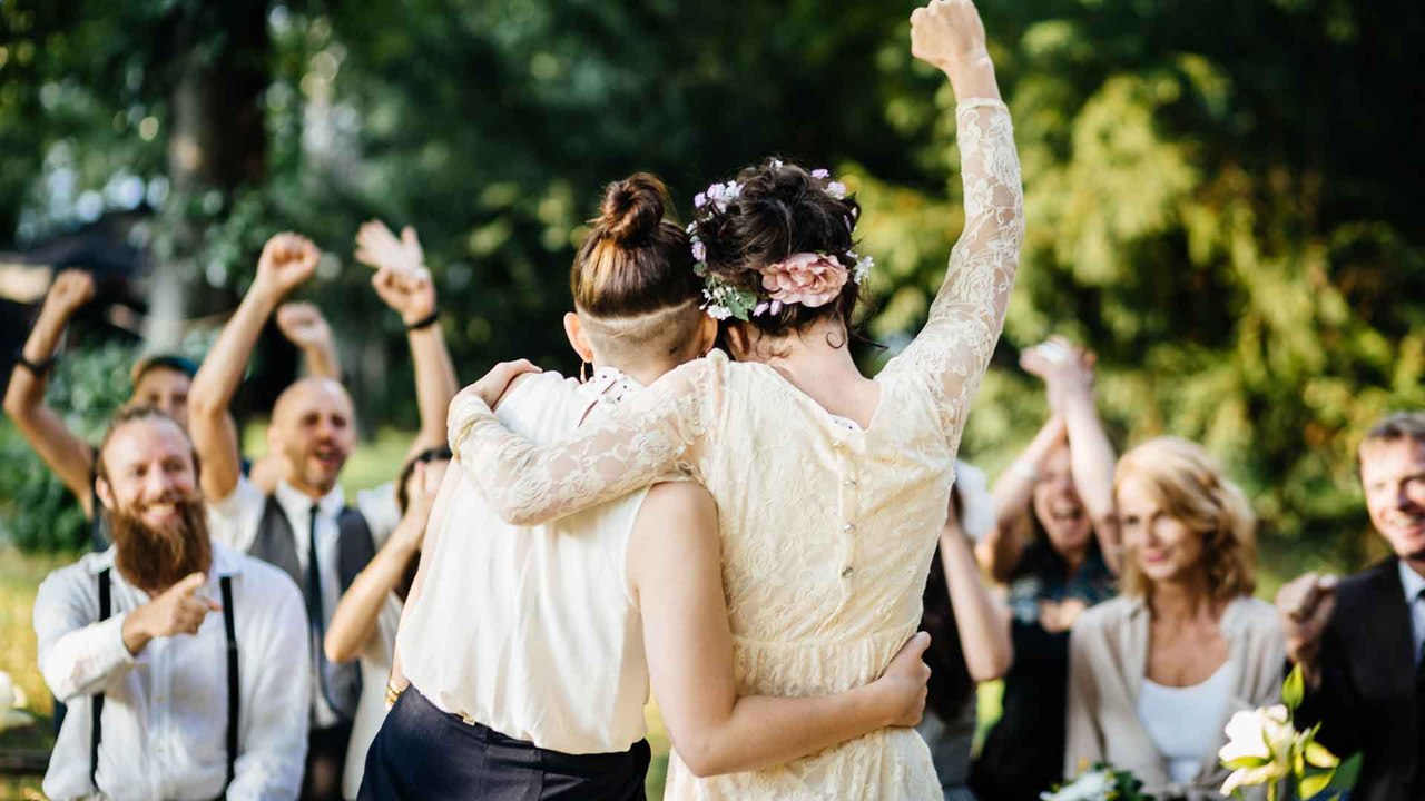 Überraschend bezahlbar: Die 5 größten Hochzeitstrends 2022