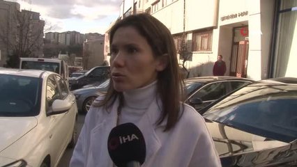 Kamyonetteki camlar üzerlerine devrildi: 2 işçi yaralandı