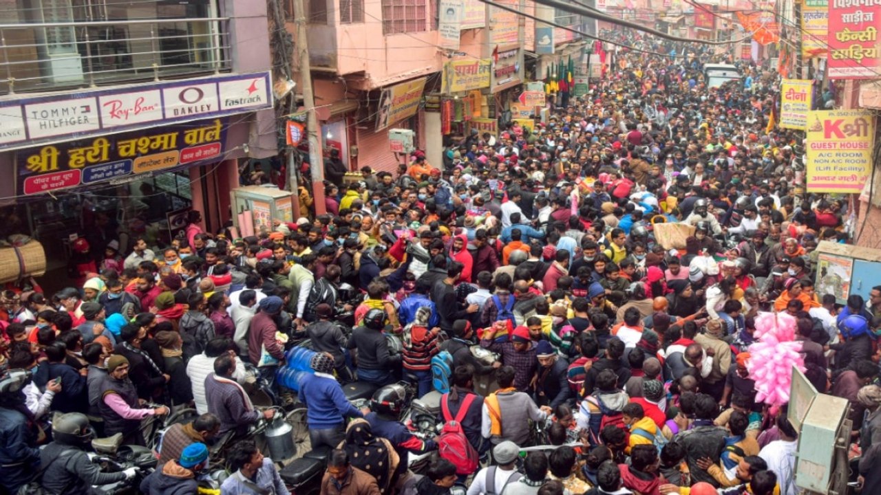 People flouting covid norms amid spread of Corona cases