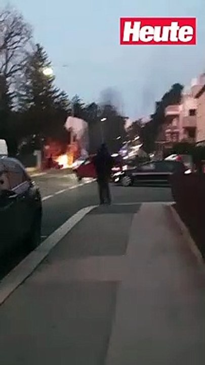 Unbekannte setzen Papier-Container in Penzing in Brand