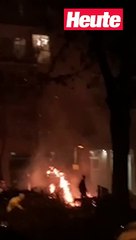 Rowdys fackeln alte Christbäume in Wien ab