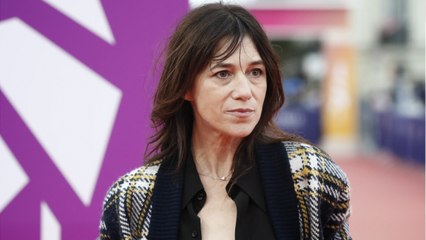 GALA VIDEO - “C’est très douloureux” : Charlotte Gainsbourg touchante et intime en évoquant son père Serge Gainsbourg