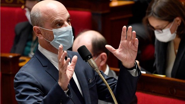 GALA VIDEO - Jean-Michel Blanquer et la rentrée scolaire : ce nouveau protocole sanitaire qui ne passe pas