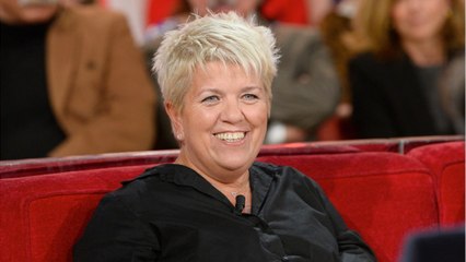 GALA VIDÉO - Mimie Mathy : quelle belle-mère est-elle pour les 4 enfants de son mari ?