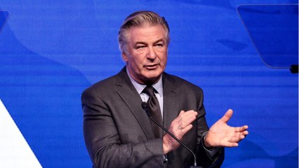 GALA VIDEO - Tir mortel d’Alec Baldwin : le père de la victime accuse, “Il est en partie responsable”