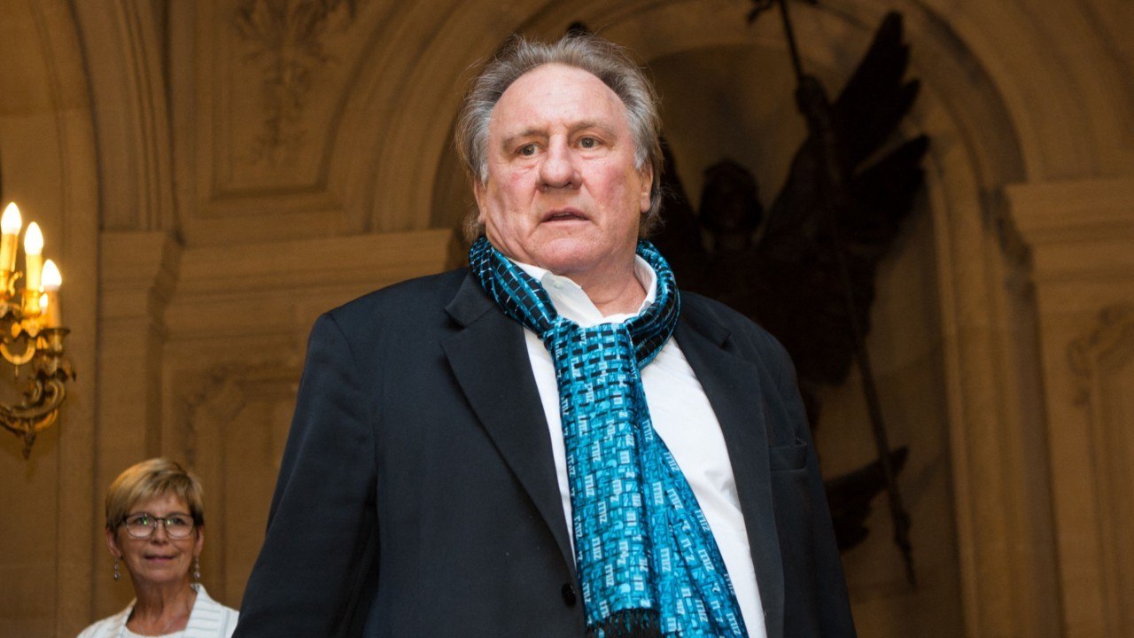 GALA VIDEO - Gérard Depardieu : qui est la comédienne Charlotte Arnould, qui l’accuse de viol ?