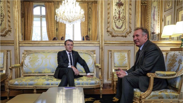 GALA VIDEO - François Bayrou radin avec Emmanuel Macron ? “Bayrou, c’est Picsou !”