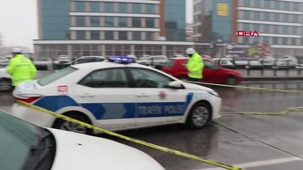 EŞİNE TACİZ SANIĞINI ADLİYE ÇIKIŞI OTOMOBİLİNDE VURDU