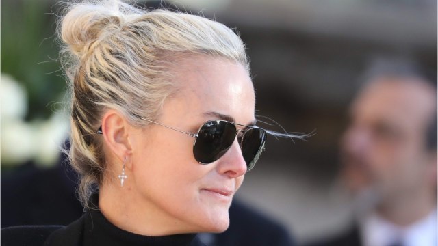 GALA VIDÉO - Laeticia Hallyday a-t-elle vraiment rabiboché Johnny et sa mère ? La petite pique de Nathalie Baye