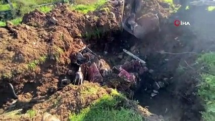 Toprağa gömüldüğü tespit edilen otomobil kriminal incelemeye gönderildi