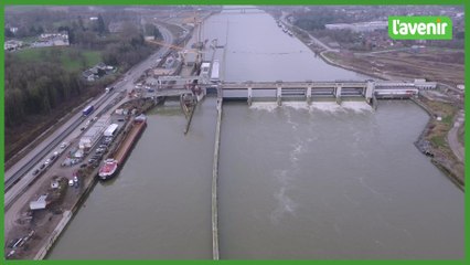 Ouverture de l'écluse de taille moyenne de   Ampsin-Neuville