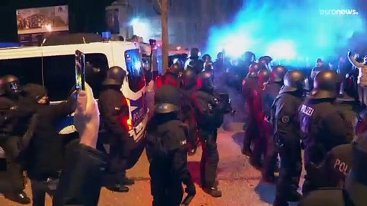 Corona-Proteste in deutschen Städten - 11 Festnahmen allein in Rostock