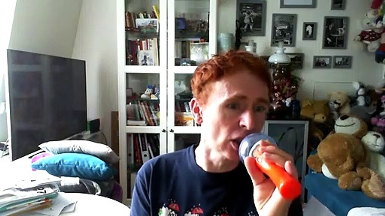 Wiwi égratigne "uh huh"