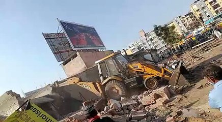 Ahmedabad मनपा (AMC)  ने चलाया 36 अतिक्रमणों हथौड़ा