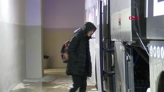 SPOR Ertelenen Gaziantep FK - Yeni Malatyaspor maçı sonrası futbolcular stadyumdan ayrıldı