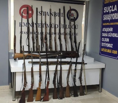 Son dakika haberi: ATAŞEHİR'DE İŞ YERİNDE ÇOK SAYIDA RUHSATSIZ SİLAH VE TÜFEK ELE GEÇİRİLDİ