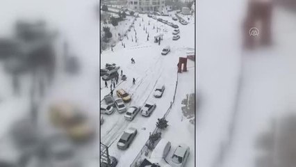 Descargar video: Zincirleme trafik kazası cep telefonu kamerasında