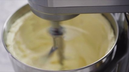 How to Frost a Minimal Petal Cake for an Effortless Finish