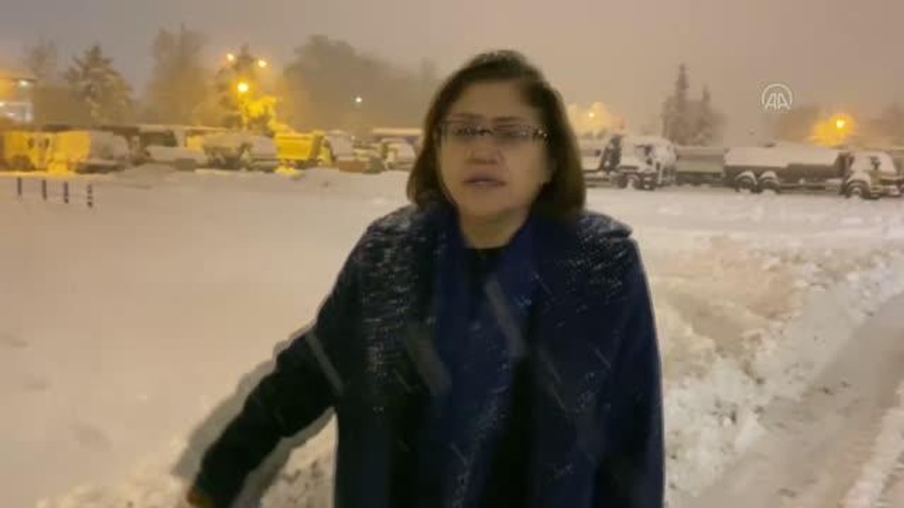 GAZİANTEP - Kar yağışı nedeniyle il dışına araç çıkışı durduruldu