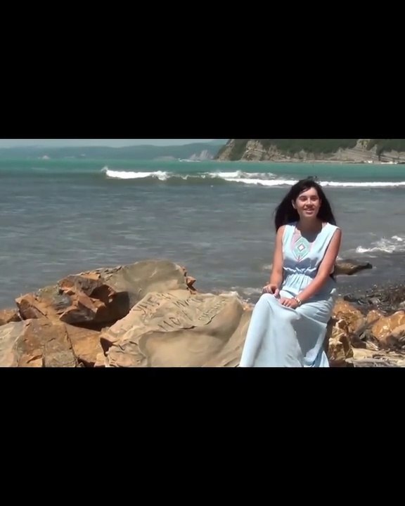 A compilation of songs by the most popular teenage female singers in the world. Video clips only