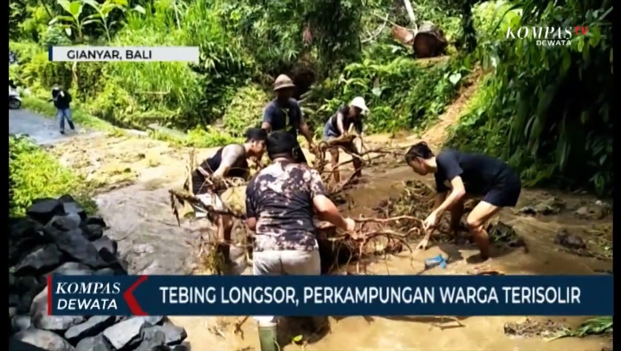 Longsor Akibatkan Pemukiman Warga Terisolir