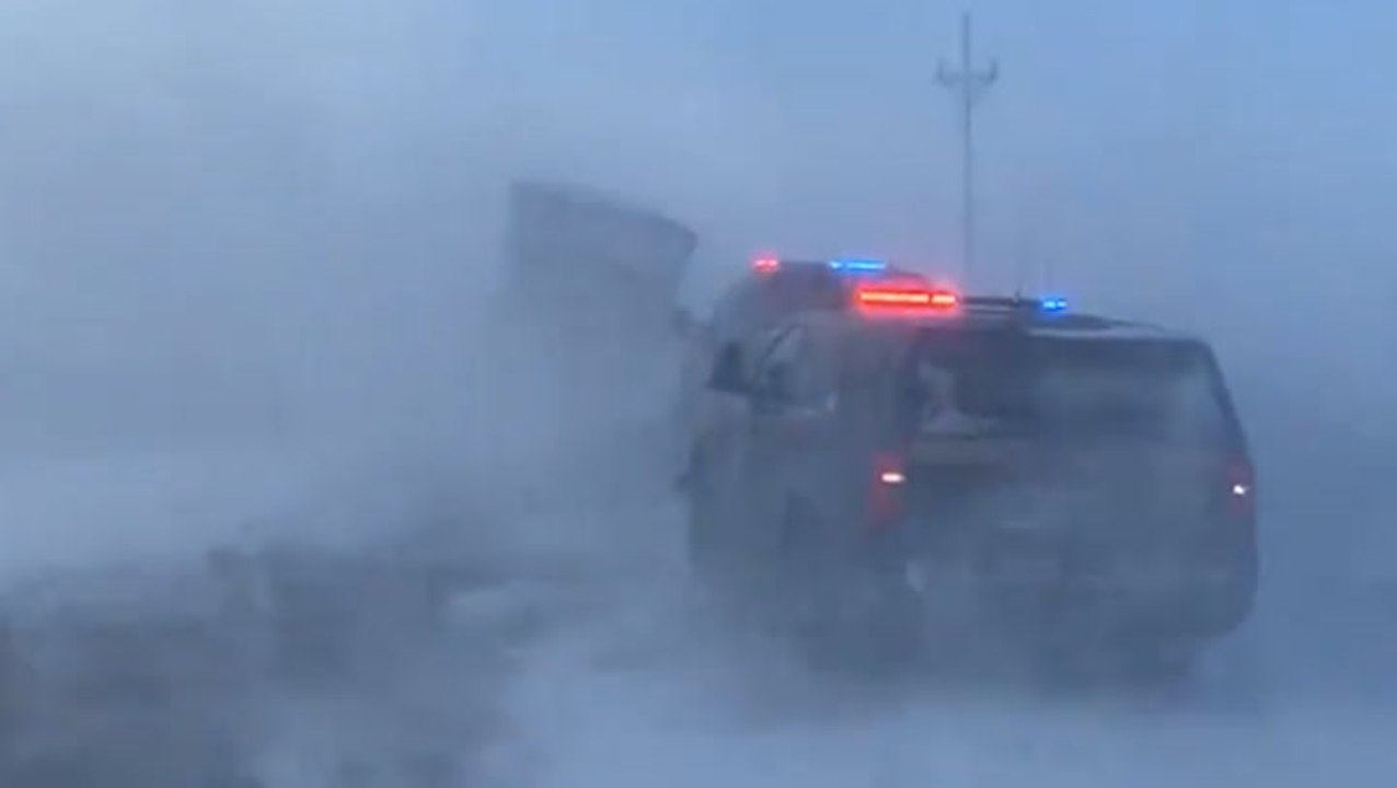 Alberta clipper sweeps through the Upper Midwest