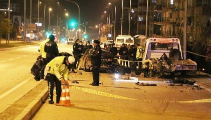 Son dakika... Kontrolden çıkan otomobil çekiciye çarptı: 1 ölü, 1 ağır yaralı