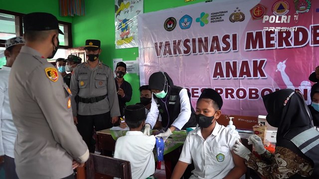 Kapolres Probolinggo Gelar Vaksinasi Merdeka Anak di Pondok Pesantren Manbaul Hikam