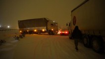 Son Dakika! Yoğun kar nedeniyle Tarsus-Adana-Gaziantep Otoyolu'nda ulaşım sağlanamıyor, 2 bin 800 kişi kurtarıldı