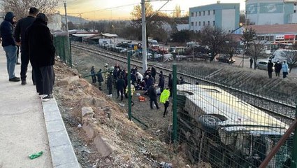 Son Dakika! Kırıkkale'de işçileri taşıyan minibüs şarampole yuvarlandı: 15 yaralı var