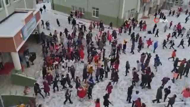 Başkent’te ilkokul öğrencileri “Erik Dalı” ile coştu
