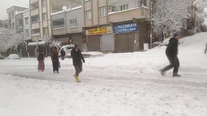 GAZİANTEP - Kar yağışı hayatı olumsuz etkiliyor (2)