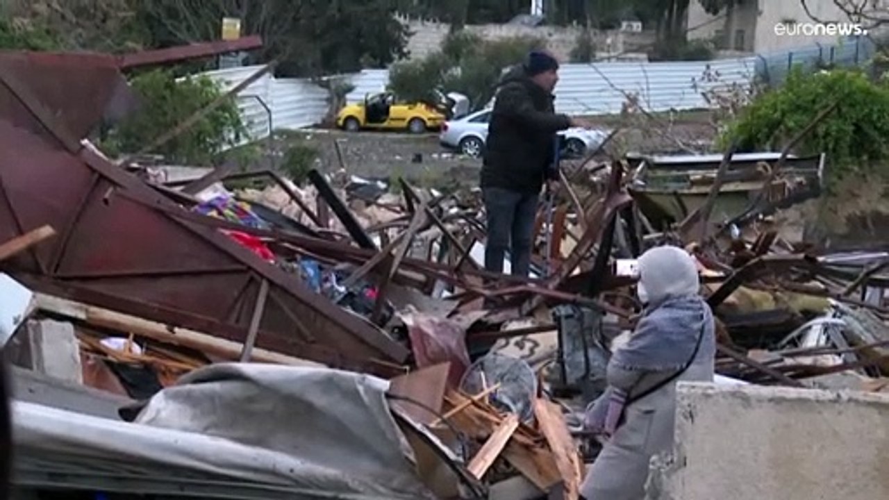 شاهد: السلطات الإسرائيلية تدمّر منزل عائلة فلسطينية في حي الشيخ جرّاح بالقدس الشرقية