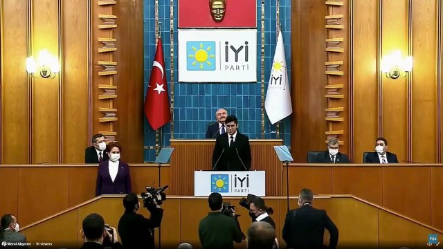 Akşener'in kürsüyü bıraktığı öğrenci KYK yurdunu anlatıyor: 120 kişi çok kötü kokan 4 tuvalet, 4 banyo kullanıyoruz, barınamıyor, beslenemiyoruz