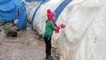 عاصفة ثلجية تضرب مخيمات النازحين في الشمال السوري