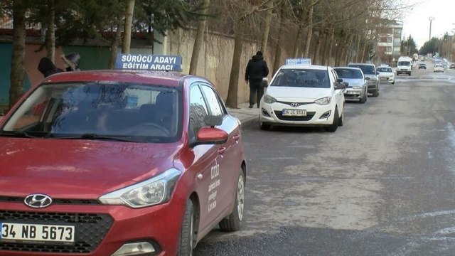 Direksiyon sınavından geçemeyen kadının ailesi öğretmene saldırdı