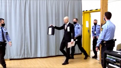 Norueguês que matou 77 pessoas em 2011 pede liberdade condicional