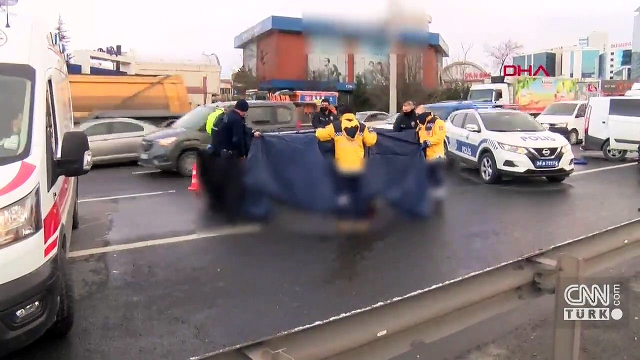 Bağcılar'da kaza üstüne kaza; taksinin çarptığı sürücü öldü
