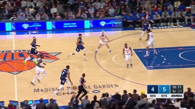 No-look pass sets up Towns slam