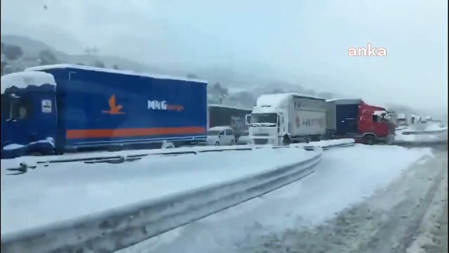 Kar nedeniyle kapanan İstanbul-Ankara otoyolu havadan görüntülendi