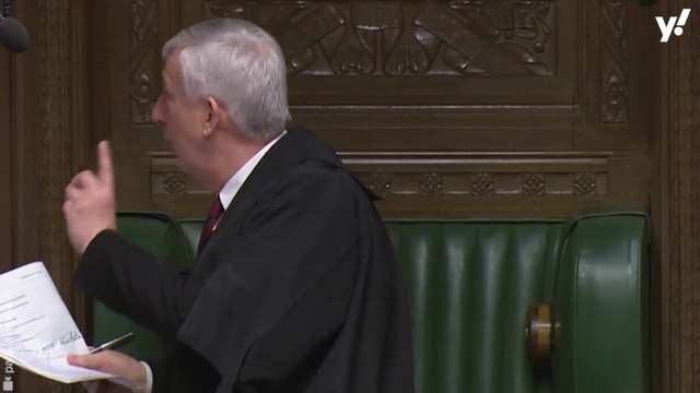 Christian Wakeford: Moment Labour MPs cheer after Tory MP defeats in protest at Boris Johnson leadership