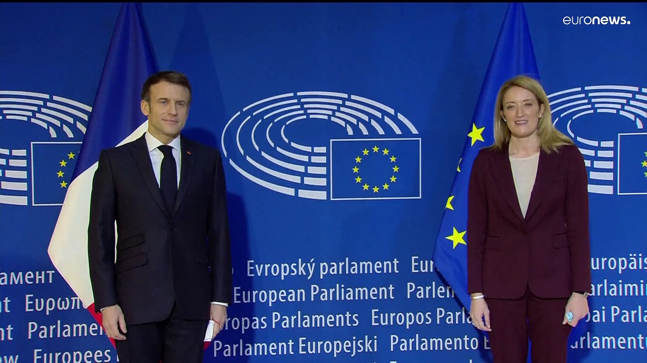 Macron al Parlamento europeo: "Ambiente e aborto nella Carta dei diritti"