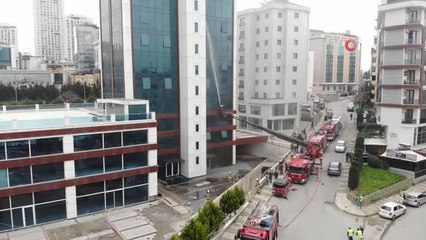 Ataşehir'de 18 katlı binanın dış cephesi yandı